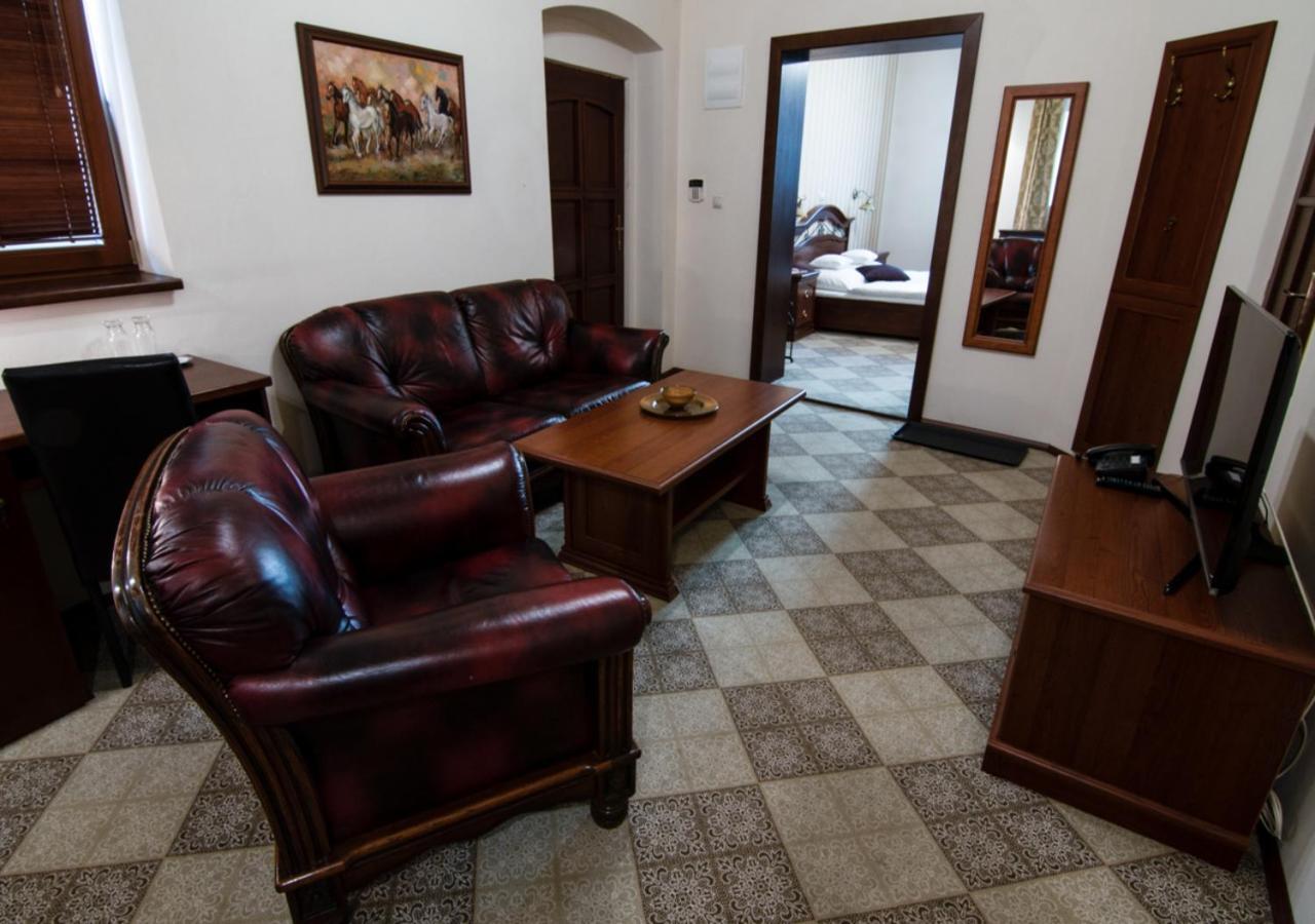 Pension Horse Inn Kösice Dış mekan fotoğraf