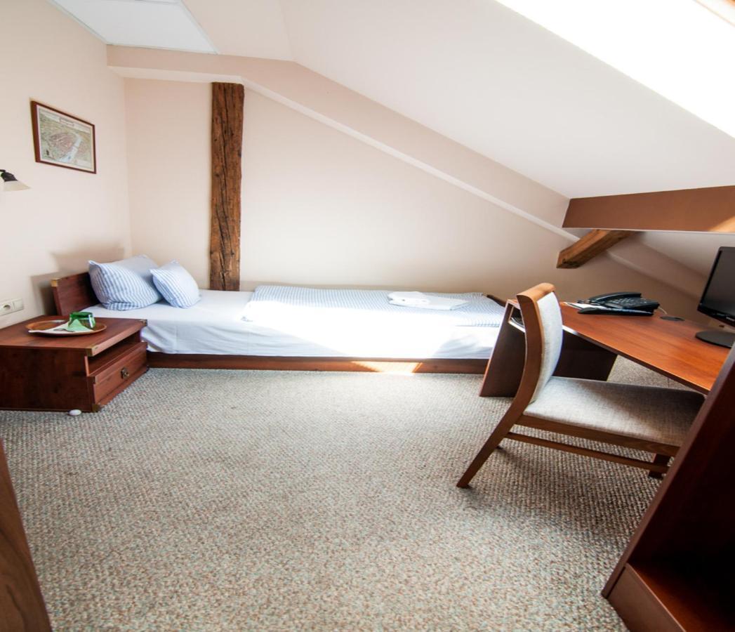 Pension Horse Inn Kösice Dış mekan fotoğraf